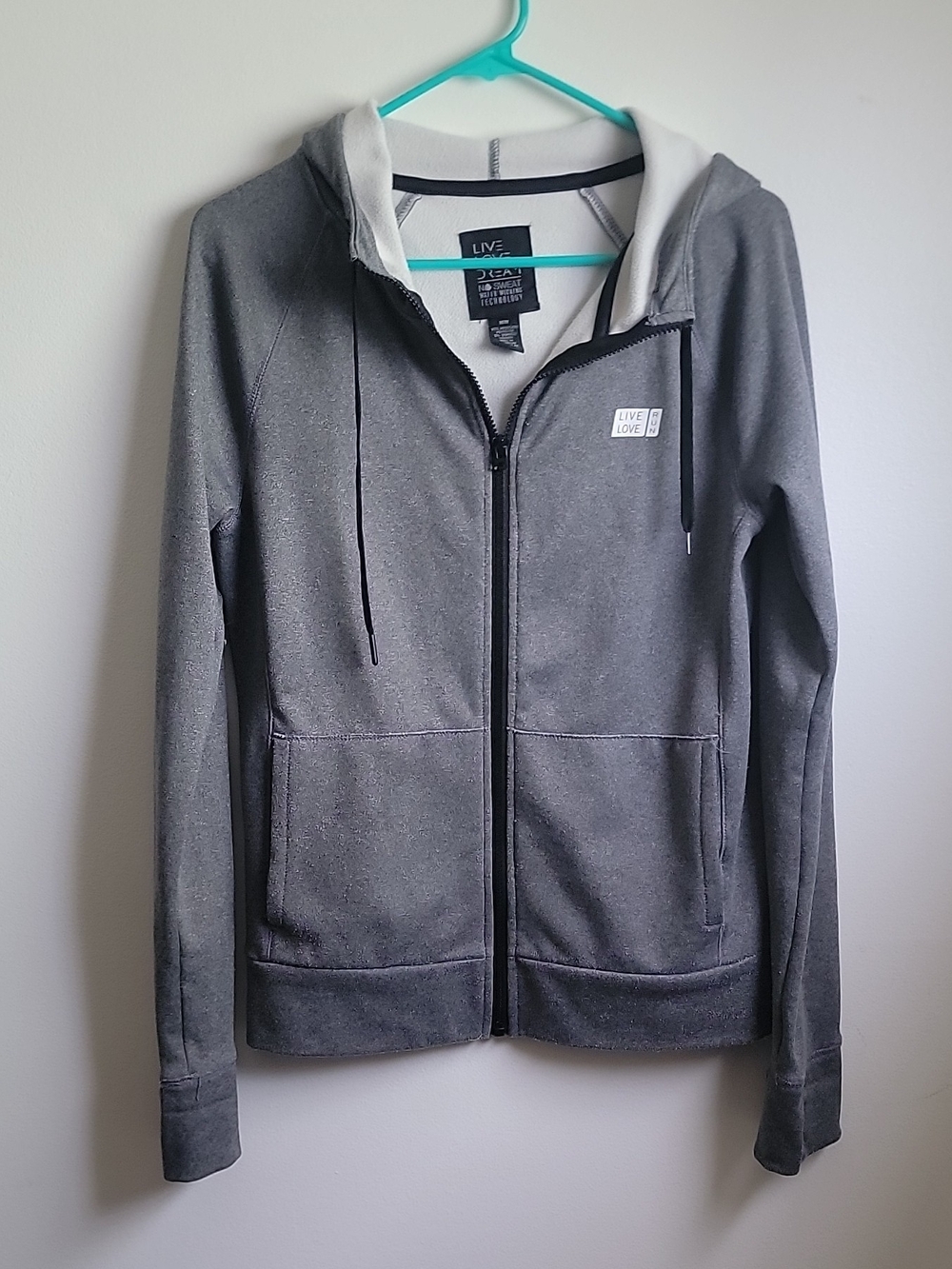 Aeropostale White and Black Live Love Dream Hoodie